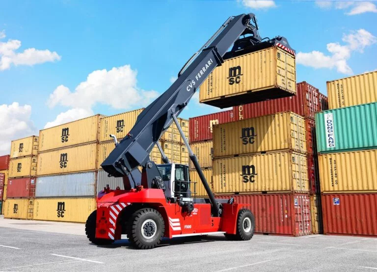 cvs-ferrari-reachstacker-manipuladores-contenedores-feyter-iberia_36-768x554.webp